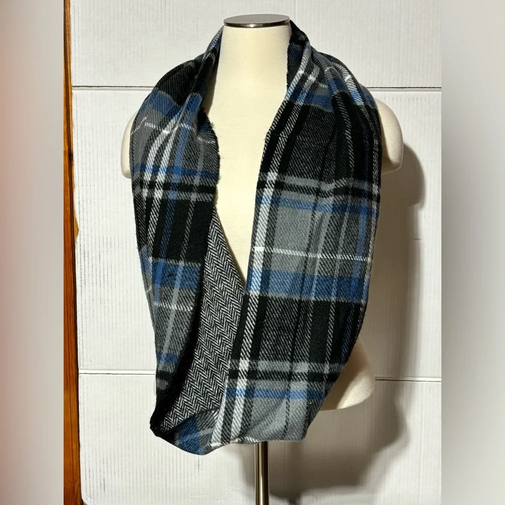 Unbranded Infinity 100% acrylic plaid winter scarf. 66 total inches. 19” wide.